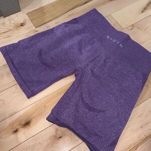 NVGTN Contour Seamless Shorts in Violet